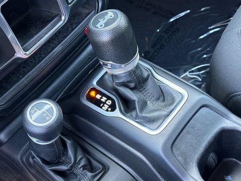 Used 2018 Jeep Wrangler Sport AWD/4WD image 20