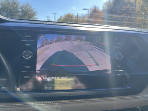 Certified 2024 Volkswagen Taos SE w/ Black Wheel Package image 23