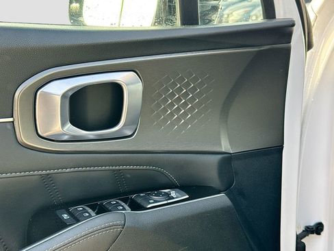 Used 2022 Kia Sorento SX image 16