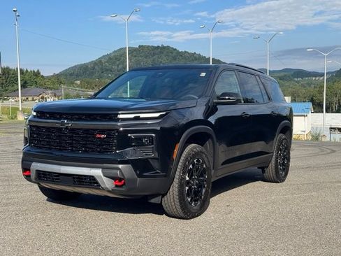 New 2027 Chevrolet Traverse Z71 w/ Enhanced Driving Package AWD/4WD image 3