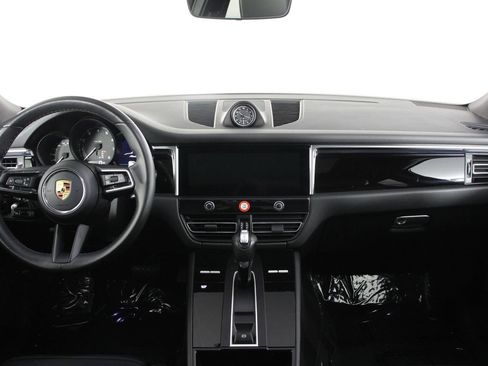 Certified 2023 Porsche Macan AWD/4WD image 11