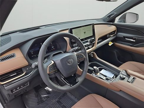 Used 2026 Toyota Grand Highlander AWD Hybrid image 11