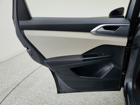 Used 2025 Volkswagen Taos SE FWD image 26