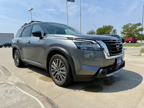 Used 2024 Nissan Pathfinder SL w/ SL Premium Package image 4