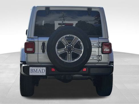 Used 2022 Jeep Wrangler Unlimited Sahara w/ Cold Weather Group image 10