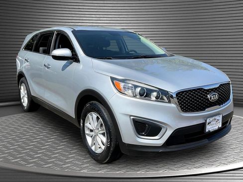 Used 2016 Kia Sorento L FWD image 1