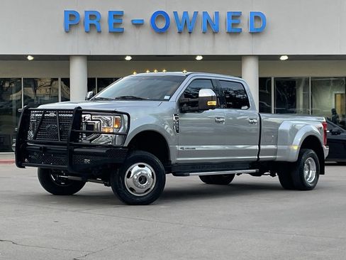 Used 2020 Ford F350 XLT w/ XLT Premium Package image 2