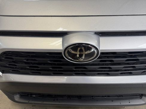 Certified 2025 Toyota RAV4 XLE w/ Convenience Package FWD image 21