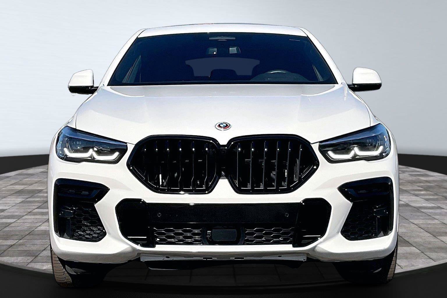 Used 2022 BMW X6 M50i AWD/4WD image 2