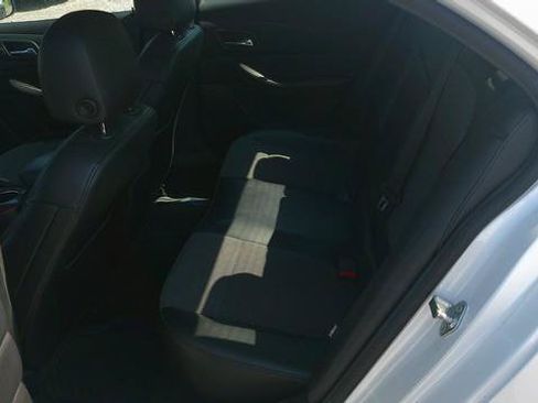 Used 2015 Chevrolet Malibu LT FWD image 9
