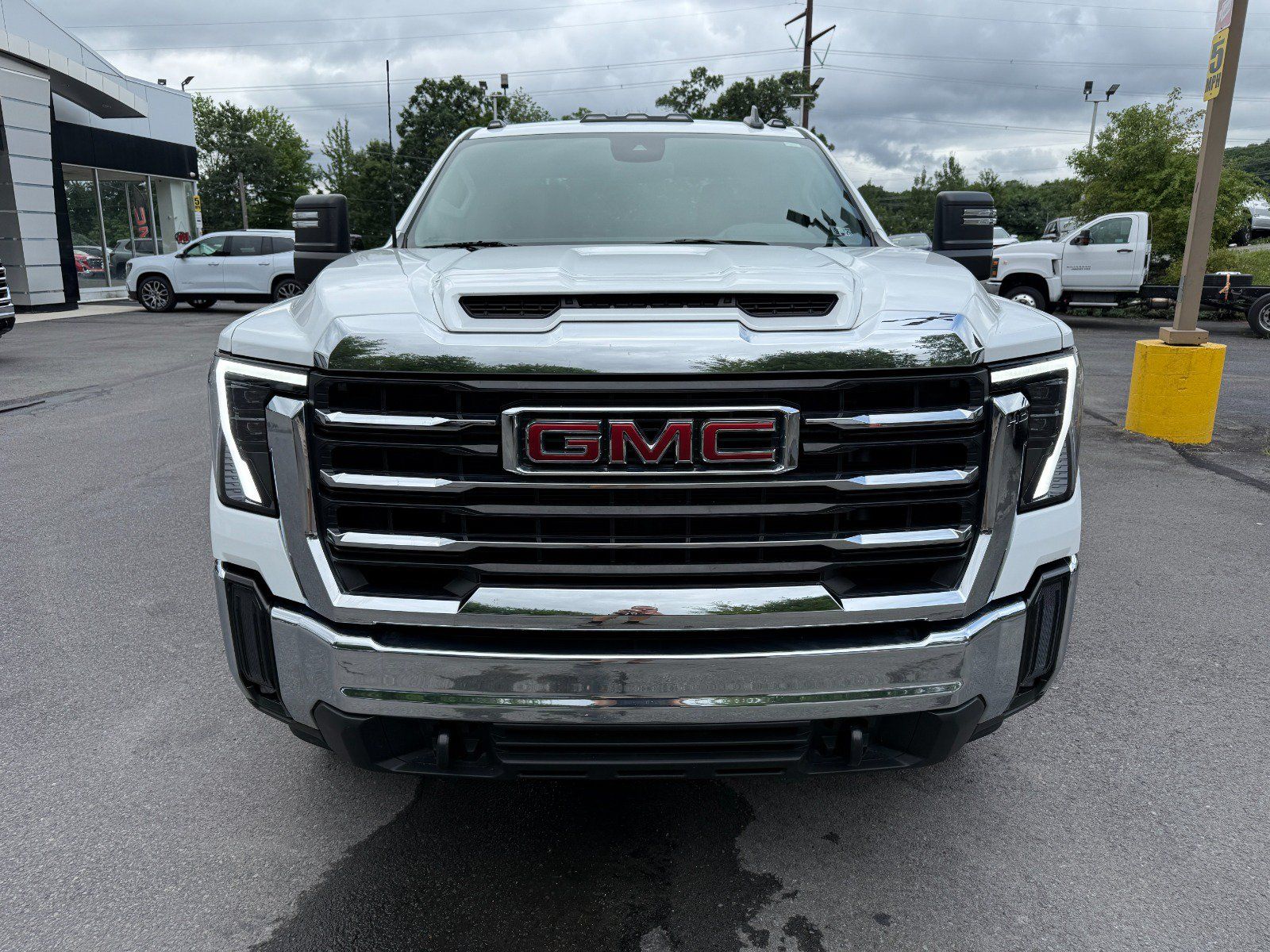 Used 2024 GMC Sierra 2500 SLE w/ SLE Convenience Package AWD/4WD image 8
