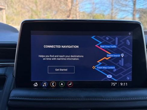 Used 2021 Chevrolet Suburban Premier w/ Premium Package image 18