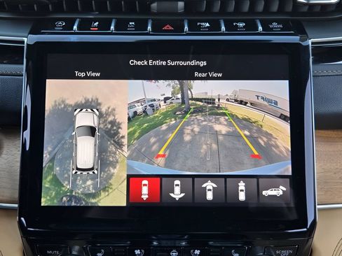Used 2025 Jeep Grand Cherokee Summit AWD/4WD image 16