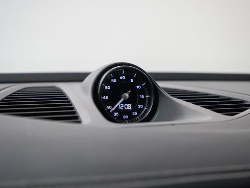 Used 2025 Porsche Macan 4 Electric image 29