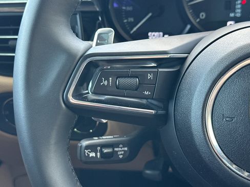 Certified 2025 Porsche Macan AWD/4WD image 26