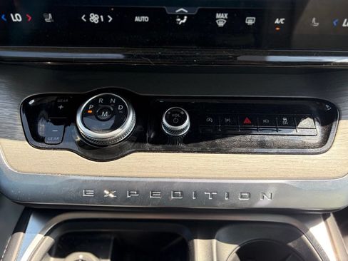 Used 2025 Ford Expedition Max Platinum AWD/4WD image 36