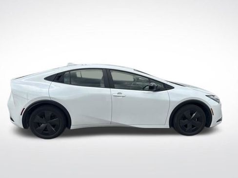Used 2024 Toyota Prius LE FWD image 6
