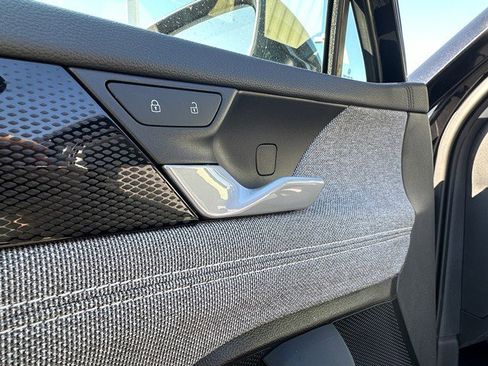 Used 2025 Volkswagen Tiguan S image 20