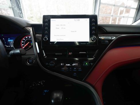 Used 2022 Toyota Camry XSE image 17