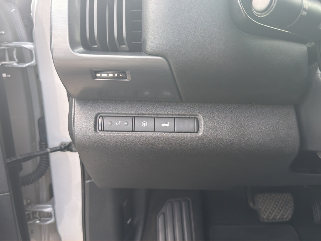 Certified 2025 Nissan Pathfinder SL FWD image 39