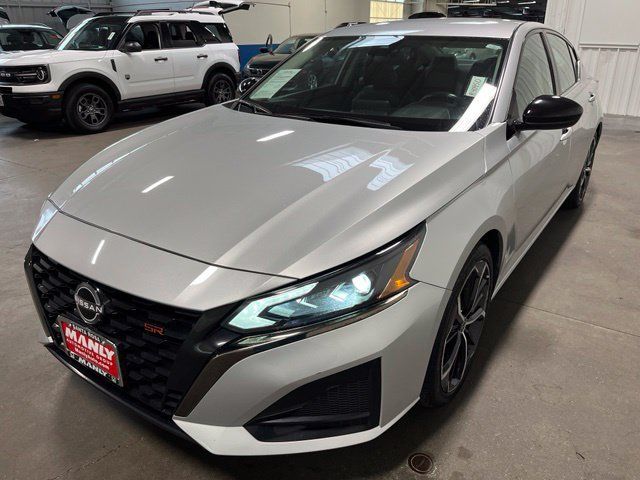 Used 2024 Nissan Altima 2.5 SR FWD image 7