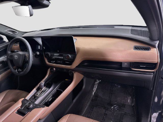 Certified 2025 Toyota Grand Highlander AWD Hybrid image 32