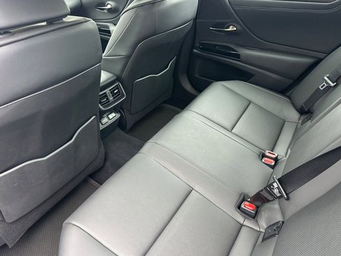 Certified 2025 Lexus ES 300h w/ Premium Package image 9