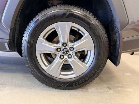 Used 2022 Toyota RAV4 XLE w/ Convenience Package image 7