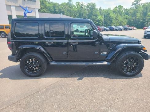 Used 2021 Jeep Wrangler Unlimited Sahara w/ Cold Weather Group AWD/4WD image 6