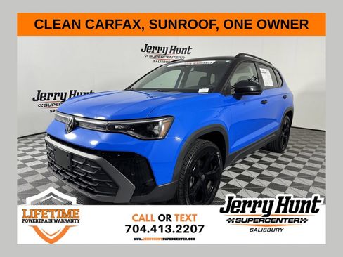 Used 2025 Volkswagen Taos SE AWD/4WD image 1