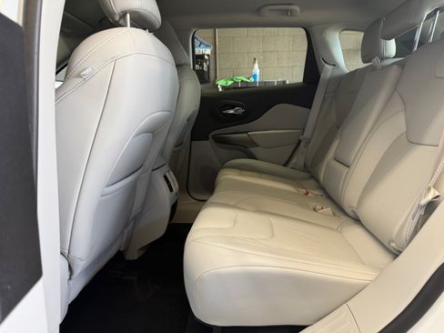 Certified 2021 Jeep Cherokee Latitude Lux w/ Comfort/Convenience Group AWD/4WD image 26