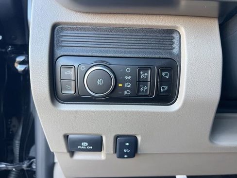 Used 2026 Ford F450 Platinum w/ Platinum Plus Package image 32