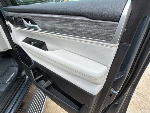 Used 2024 Jeep Wagoneer Series III w/ Premium Group I image 19