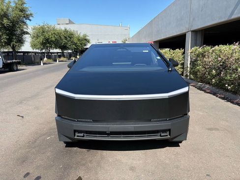 Used 2024 Tesla Cybertruck AWD Crew Cab image 4