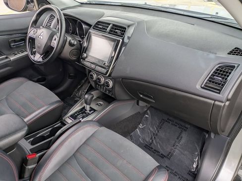 Used 2025 Mitsubishi Outlander Sport SE AWD/4WD image 29