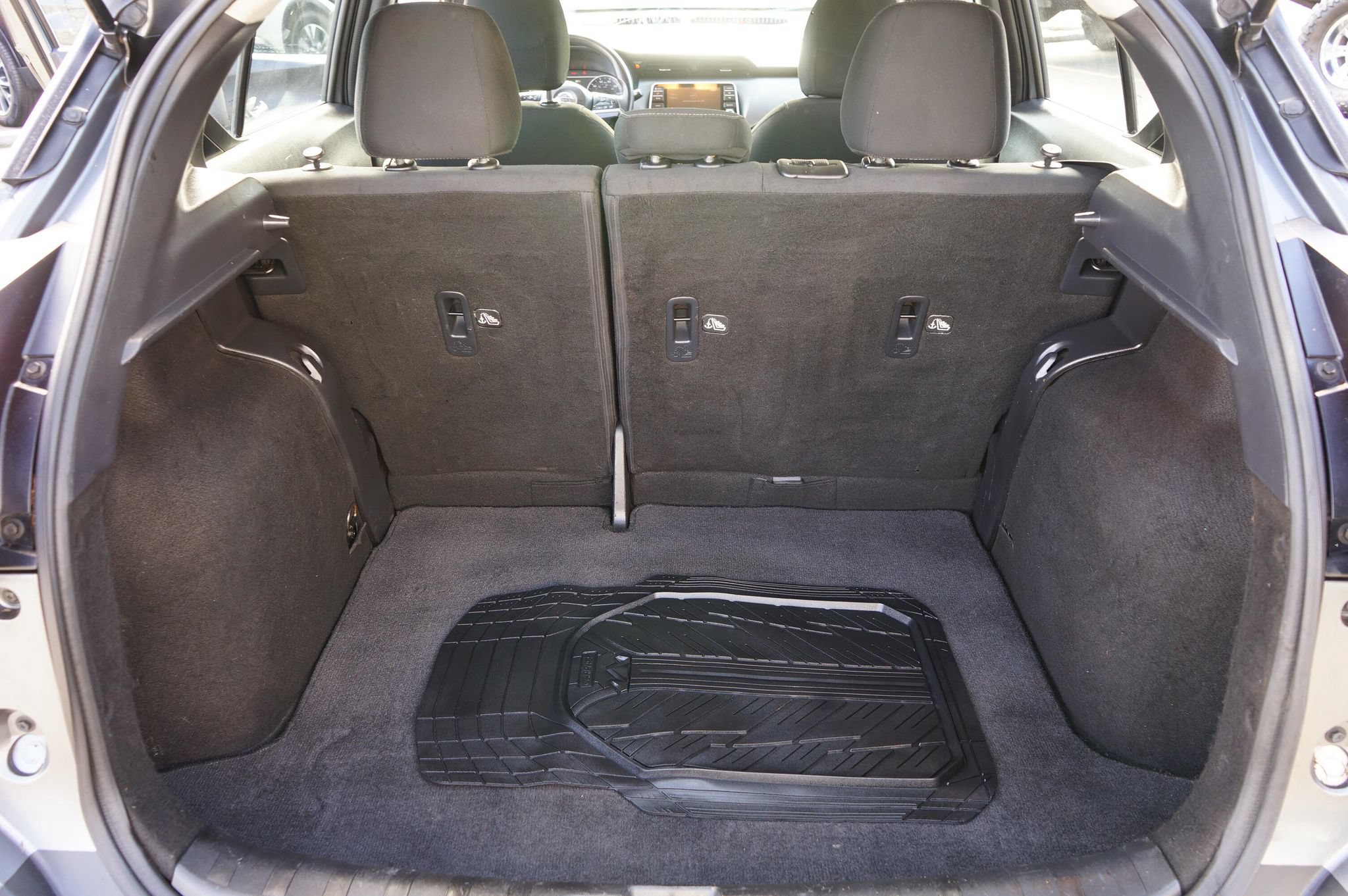 Used 2019 Nissan Kicks SV FWD image 9