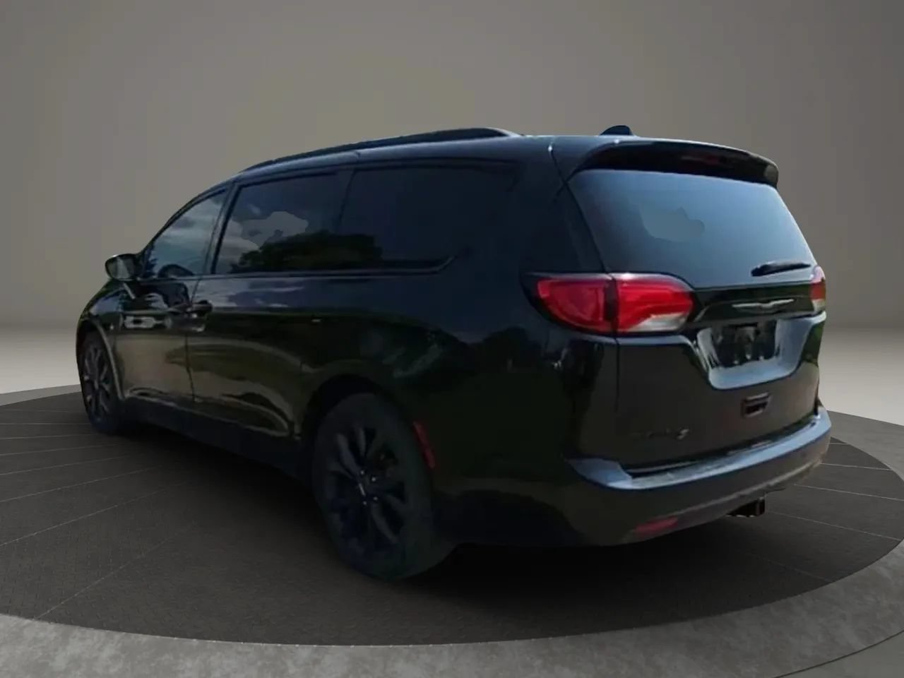 Used 2019 Chrysler Pacifica Touring-L FWD image 4