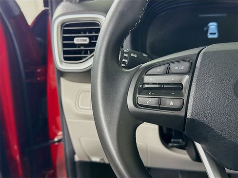 Used 2025 Hyundai Venue SEL image 20
