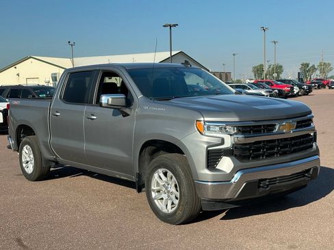 Used 2024 Chevrolet Silverado 1500 LT AWD/4WD image 7