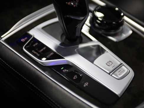 Used 2019 BMW 750i xDrive w/ Executive Package AWD/4WD image 32