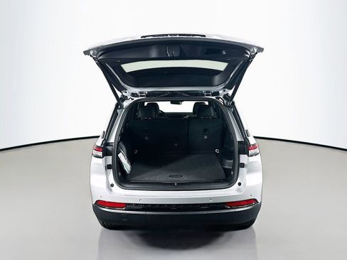 New 2025 Jeep Grand Cherokee Altitude AWD/4WD image 16