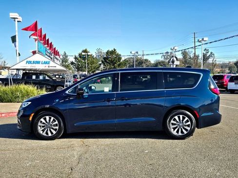 Certified 2024 Chrysler Pacifica Select image 8