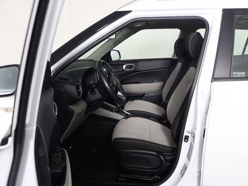 Used 2024 Hyundai Venue SEL image 27