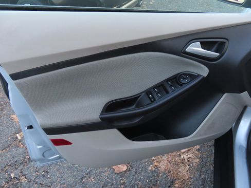 Used 2014 Ford Focus SE image 6