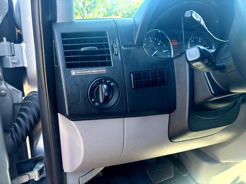 Used 2007 Dodge Sprinter 2500 w/ Cooling Group image 18