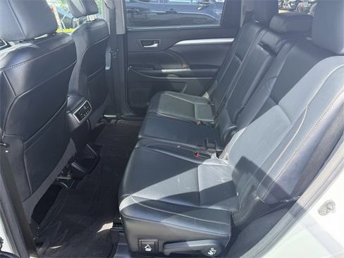 Used 2015 Toyota Highlander XLE image 23
