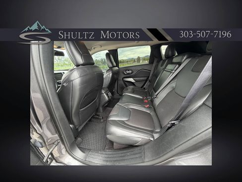 Used 2018 Jeep Cherokee Latitude Plus w/ Cold Weather Group AWD/4WD image 21
