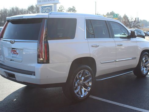 Used 2019 Cadillac Escalade Premium Luxury image 6