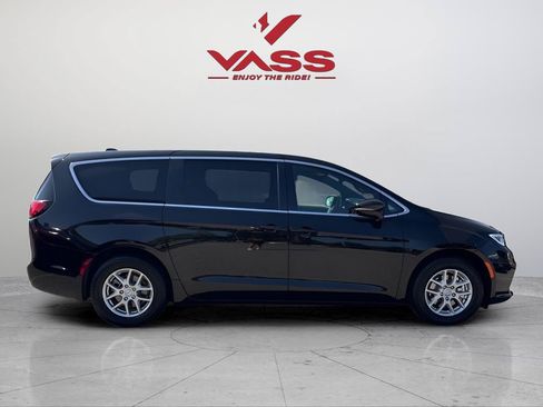 New 2026 Chrysler Pacifica Select FWD image 4