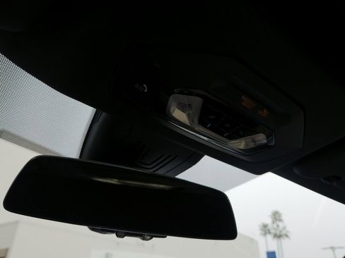 Used 2025 BMW 430i Convertible w/ Convenience Package image 19